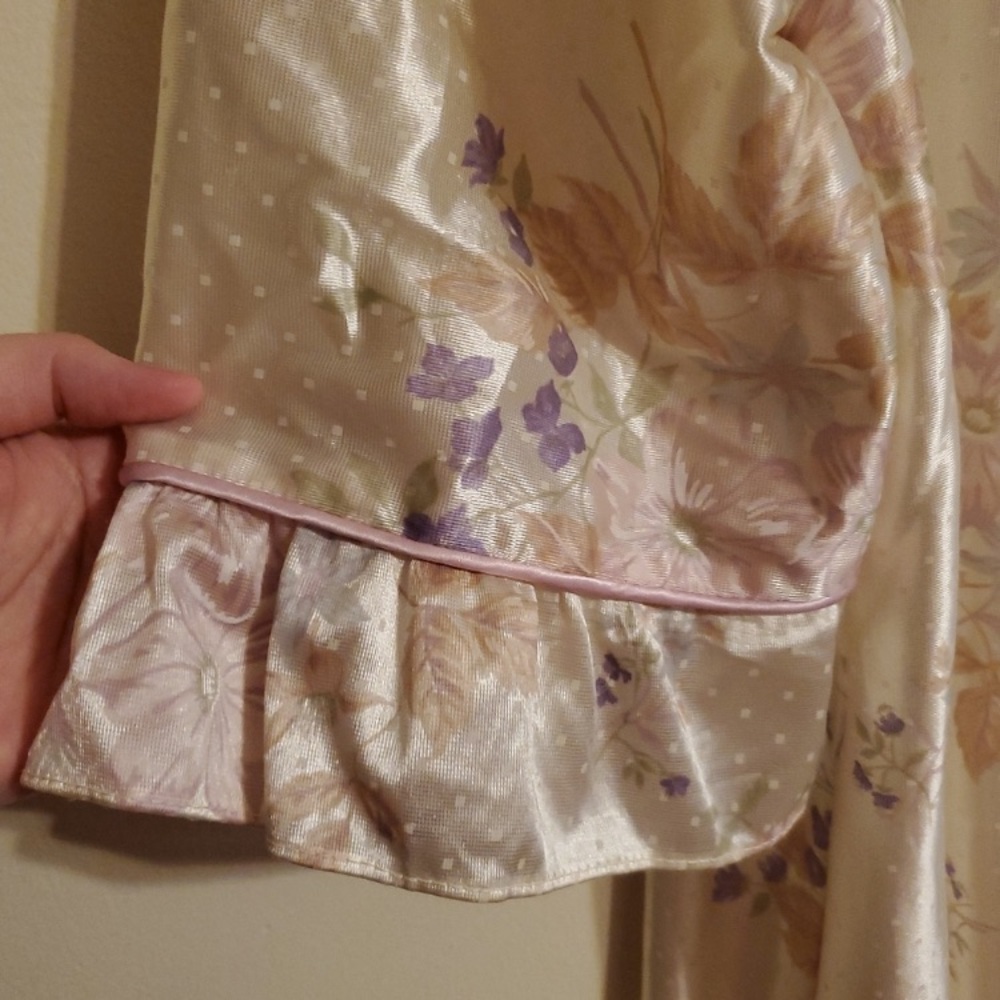 Vintage Floral Robe - Picture 3 of 8